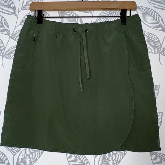 Patagonia Pants - Patagonia Fleetwith Skort Outdoors Athletic M Olive Green Stretchy Lined